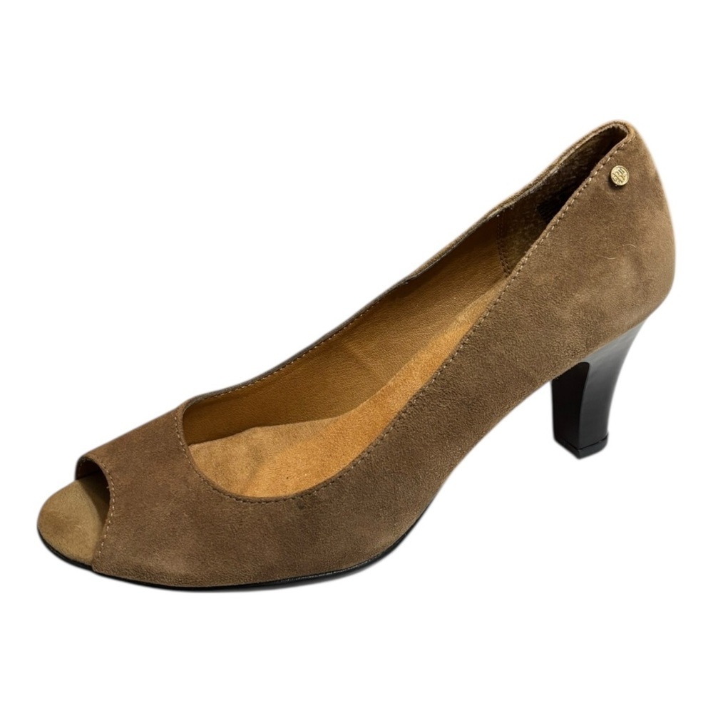 NEW G.H. Bass & Co. Alexandria Tan Suede Peep-Toe Pumps Women’s Shoe Size 9